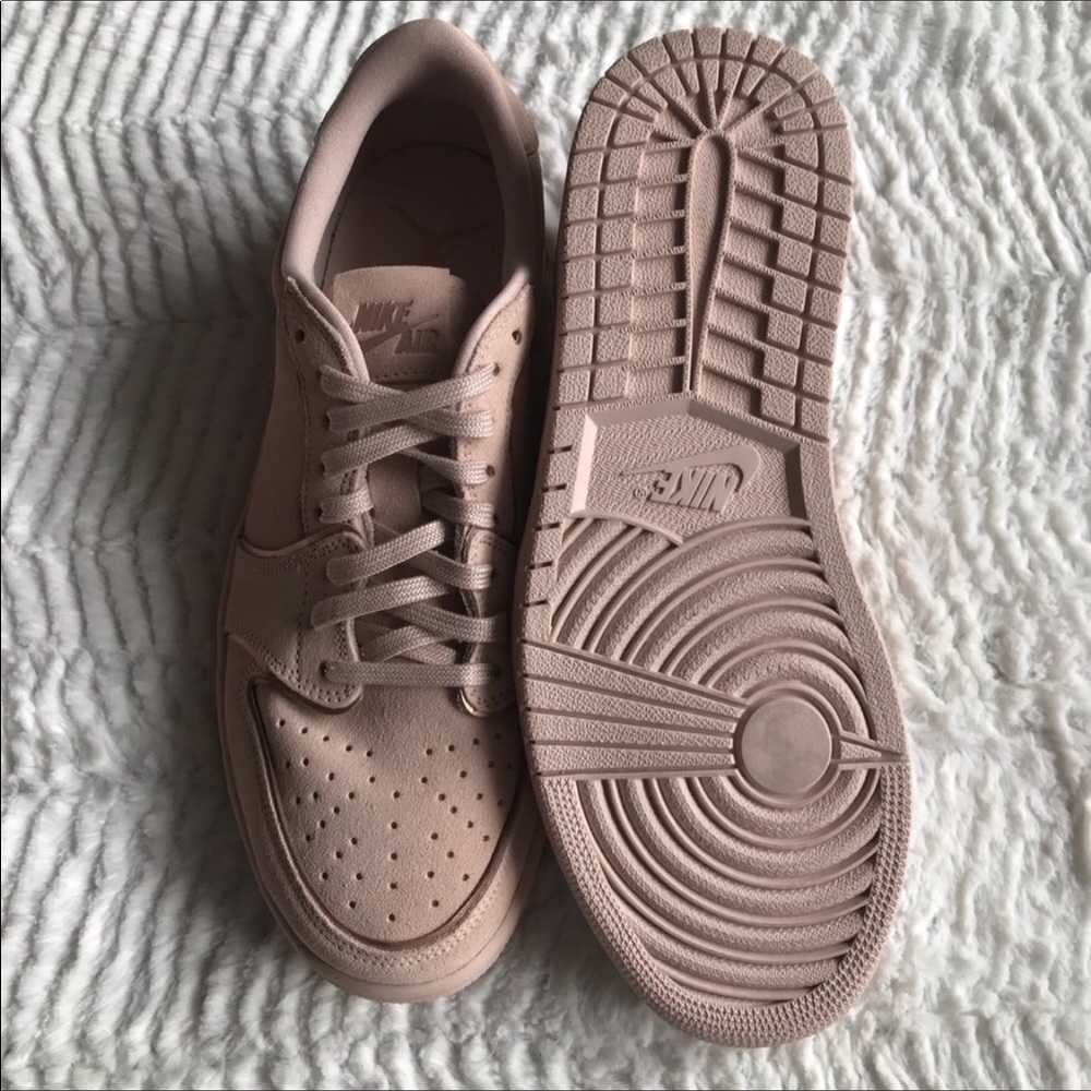 Nike Air Jordan Retro 1 low no swoosh women’s 9 - Picture 5 of 5